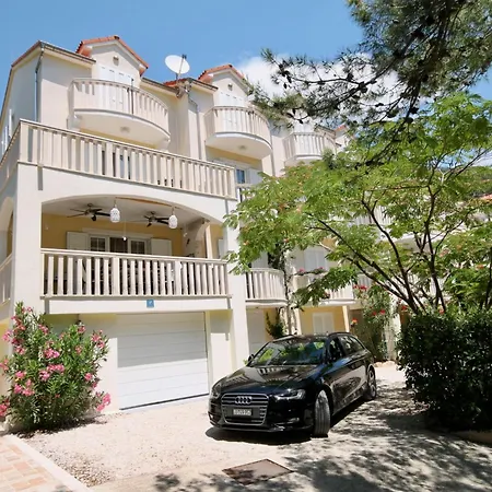 In By Interhome Apartamento